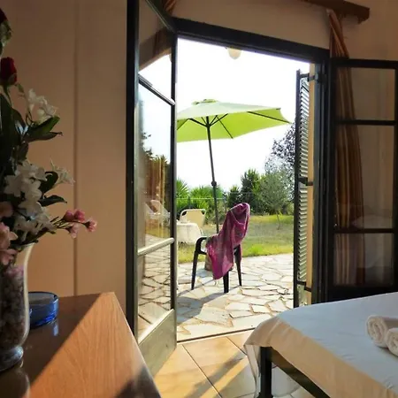 Garden/amazing Sunsets/near The Beaches Apartment Kalamata