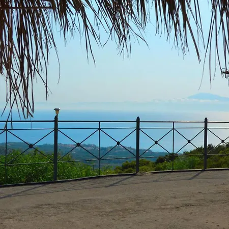 Garden/amazing Sunsets/near The Beaches Apartment Kalamata