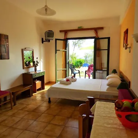 Garden/amazing Sunsets/near The Beaches Kalamata